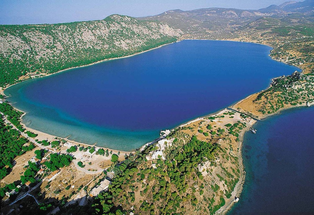 Vouliagmeni lagoon turquoise water, Loutraki